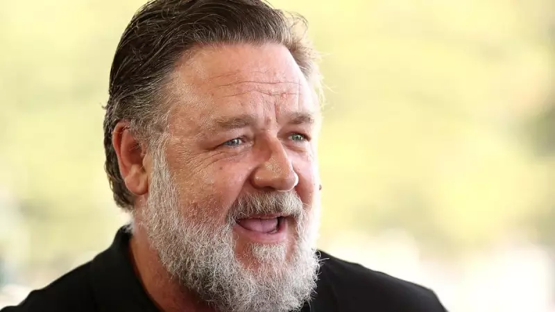 Russell Crowe Defends PM Albanese, Calls Political Attacks 'Smokescreens'