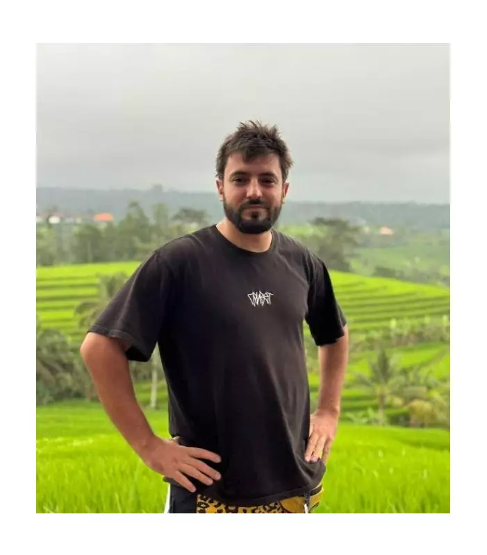 Russian Tourist Airlifted from Bali Amid Suspected Methanol Poisoning Crisis