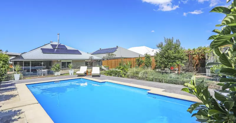 Tullimbar Entertainer's Paradise: Pool, Alfresco Area & Luxury Living