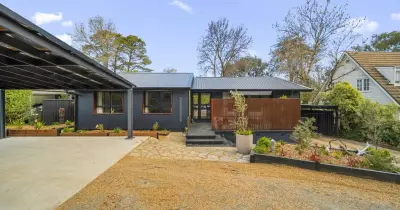 Campbell Home Blends Modernist Design with Resort-Style Living