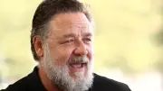 Russell Crowe Defends PM Albanese, Calls Political Attacks 'Smokescreens'