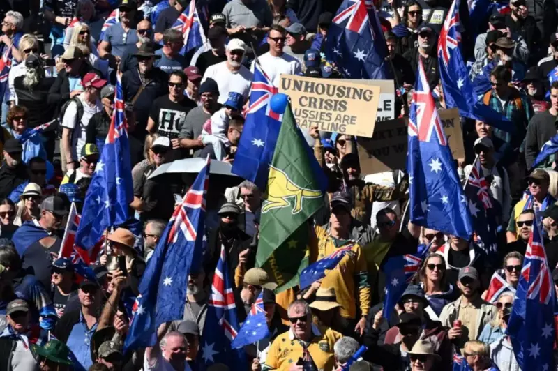 Immigration Debate Heats Up as Australia's Summer Political Flashpoint