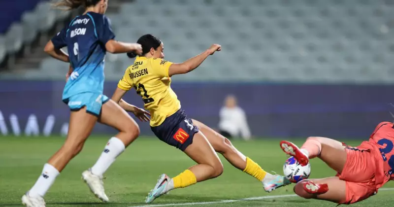 Mariners' 4-1 Derby Demolition Stuns Jets After 26-Hour Heat Delay