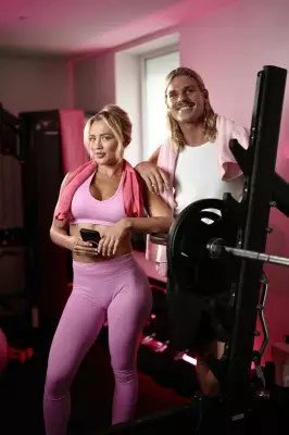 Tammy Hembrow & Bailey Smith Confirm Friendship, Team Up With Tinder