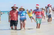 Perth's Scorching 41.3C Christmas Sends West Aussies to the Beach