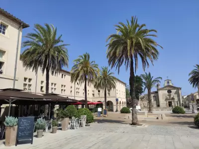 Aigues-Mortes: Discover France's Medieval Gem & Pink Flamingos