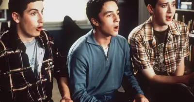 American Pie Star Sells Out Kahibah Trivia Night, Reveals Aussie Family Ties