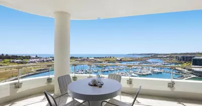 Benetti Shell Cove: Waterfront Luxury Apartments Above Crowne Plaza