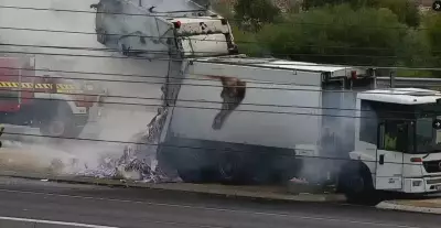 Garbage Truck Fire Closes Kwinana Freeway Southbound, Jandakot Traffic Chaos