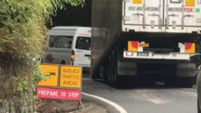Kennedy Highway Chaos: Detached Trailer Sparks Hours of Gridlock