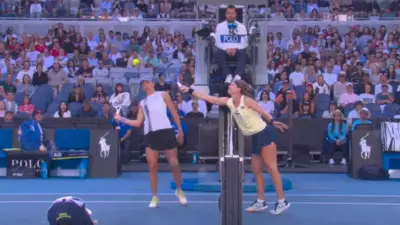 Swiatek Dodges Racquet in Matrix-Like Point at Australian Open