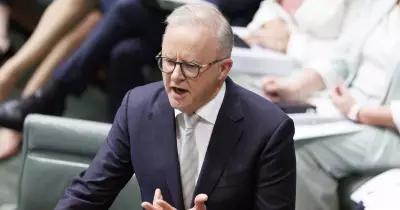 Albanese busca votantes regionales mientras la coalición enfrenta caos interno