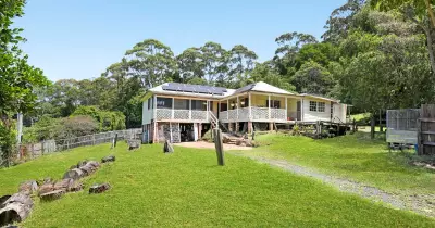 Bushland Retreat with DA Approval for New Courtyard-Style Home