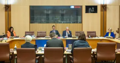 Labor Rejects Parliamentary Veto Over $15 Million Consultancy Contracts