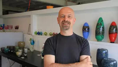 Tasmanian Artist Peter Bowles Wins Prestigious Tom Malone Glass Art Prize 2025