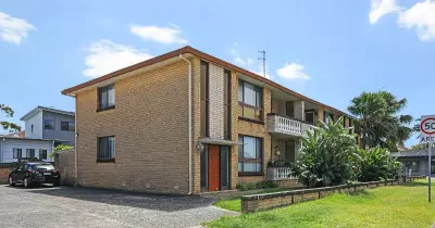 Lake Illawarra Unit Block Sells for $3.25M Pre-Auction, Sparks Renovation Plans