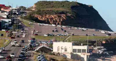 Police Hunt Men Who Faked Gun Use in Newcastle Carpark