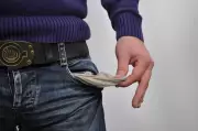 Australians' Bank Loyalty Not Paying Off as Savings Fall Behind Inflation
