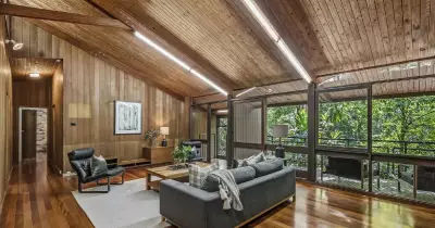 Architect's untouched retro home sells for $1.63m at Warners Bay auction