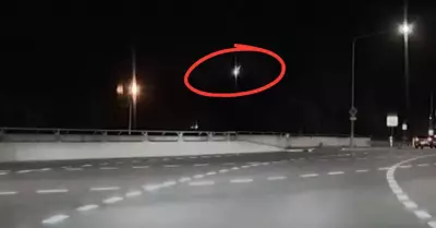 Meteor Lights Up Canberra's Skies in Stunning Night Display