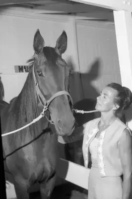 Racing Pioneer Lois Taylor Dies at 91, Broke Barriers for Women Trainers