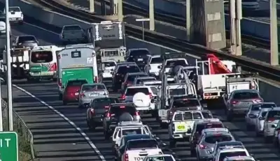 Crash on Kwinana Freeway Blocks Lanes During Friday Peak Hour in Leeming