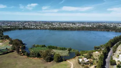 Galup/Lake Monger Latest Perth Lake Hit by Toxic Algae Outbreak