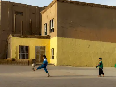 Joy of Brothers: iPhone Photo Captures Simple Happiness in Kashgar