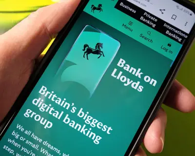 Lloyds customers hit by IT glitch, unable to make payments for hours