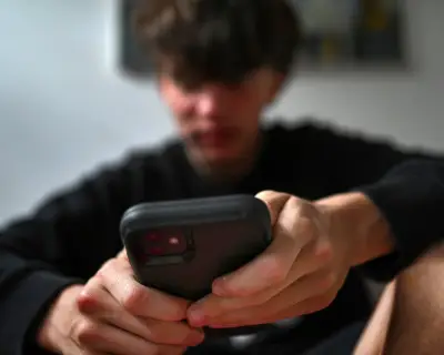 Parents React to UK Under-16s Social Media Ban