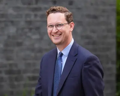 Starmer Ally Jones Apologises Over Mandelson Texts in Epstein Scandal