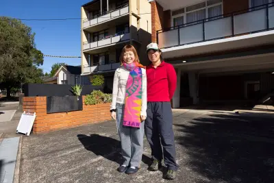 Sydney Flat with Broken Shower Nears $1M Despite Cooling Market