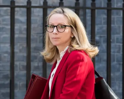 UK Minister Defends Student Loan Changes Amid Growing Reform Pressure