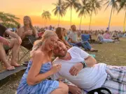 Christmas Surprise: Luminous Smile Reveals True Love After 5-Hour Delay