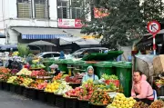 Hanoi Crackdown on Pavement Vendors Threatens Iconic Kerb Culture