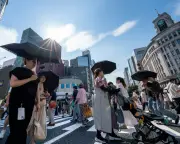 Humans Prefer Walking Anticlockwise, Scientists Discover