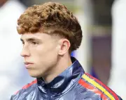 Liverpool beat Newcastle to sign Víctor Muñoz in first Iraola deal