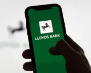 Lloyds Banking Group to Hire 300 AI Experts Amid Strategic Shift