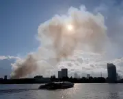 Major Blaze at South London Recycling Centre Engulfs Area in Smoke