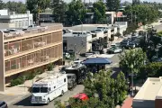 Man with bomb barricades inside Bakersfield bank, police respond