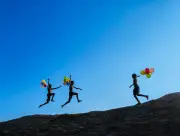 Monojit Dutta captures joy of children playing with balloons on Sunday