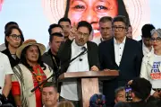 Pro-Trump Lawyer and Leftist Senator Launch Colombia Runoff Campaigns