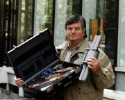 Roger Cook, Pioneering Investigative Journalist, Dies at 82