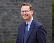 Starmer Ally Jones Apologises Over Mandelson Texts in Epstein Scandal