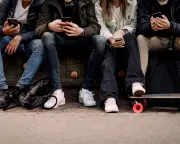 Starmer Betrayed Promise to Protect Kids Online, Critics Say