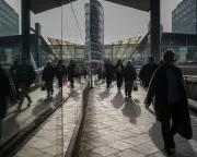 UK Living Standards Fall Fastest in G7 Despite Economic Growth