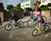 UK targets 60% of children walking or cycling to school by 2035