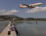 US Firm Castlelake Goes Public with £4.7bn EasyJet Takeover Bid