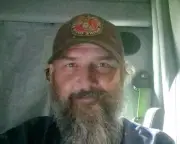 US Marine veteran uses combat first aid to save crash victim on highway