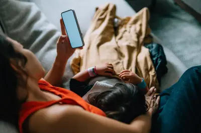 Parents' Phone Anxiety Affects Children's Screen Habits